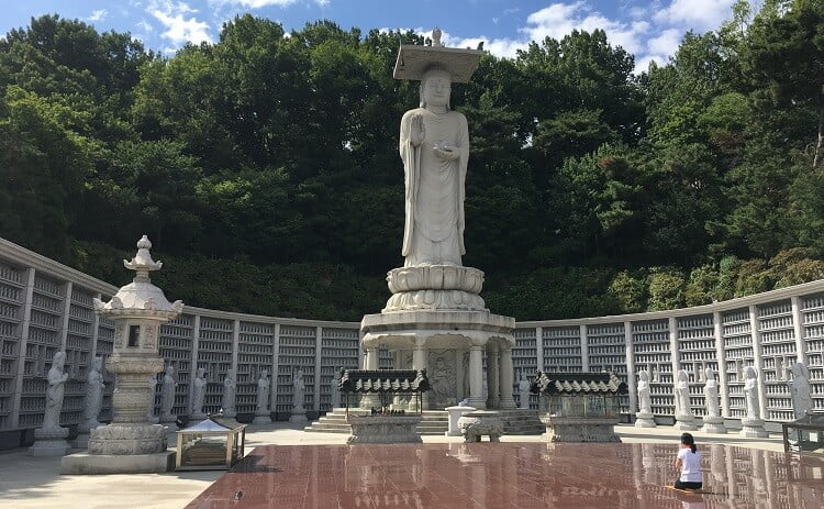 奉恩寺の大仏と仏像