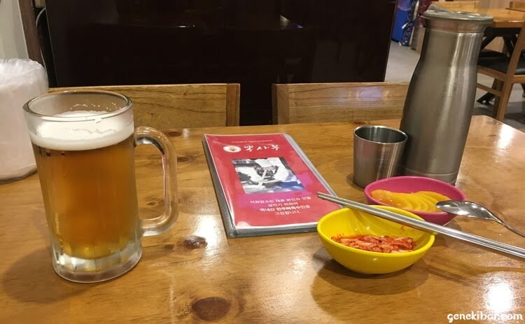 韓国のレストランで注文したビール
